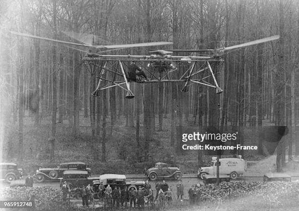 Hélicoptère de l'ingénieur belge Florinne en vol, à Bruxelles, Belgique le 23 mars 1934.
