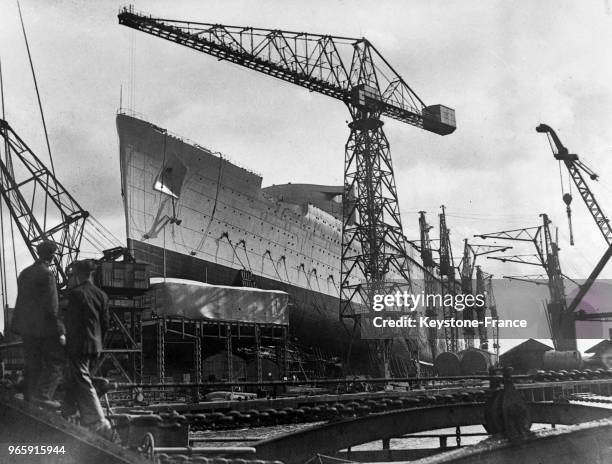 énorme transatlantique 'Queen Mary' aux chantiers navals à Clydebank, Ecosse, Royaume-Uni le 25 septembre 1934.