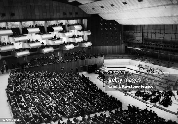 Vue générale de la salle du Royal Festival Hall pendant le concert du London Symphony Orchestra, à Londres, Royaume-Uni le 14 mars 1951.