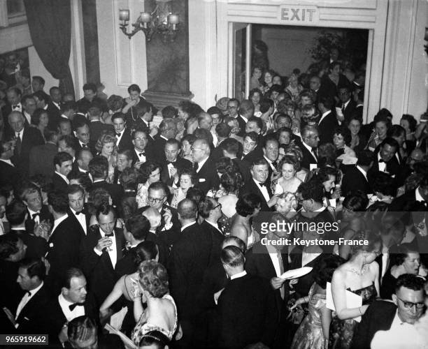 Vue générale de la soirée au Royal Opera House à Convent Garden donnée par Aristote Onassis, à Londres, Royaume-Uni le 18 juin 1959.