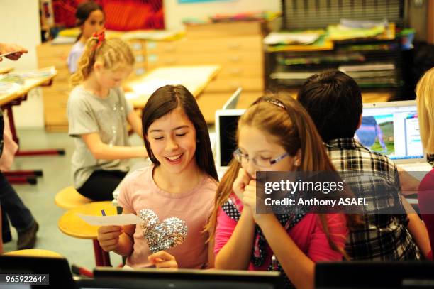 Ecole Internationale du Luxembourg, Enfants devant des ordinateurs.