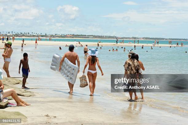 Brazil, Pernambuco, Porto de Galinhas, beach scene.