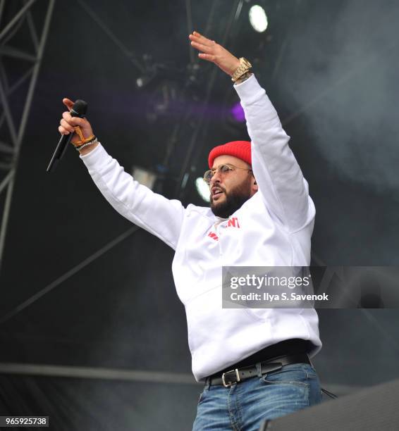 Bigbelly Rapper 355 Belly Rapper Stock Photos, High-Res Pictures, and Images - Getty Images