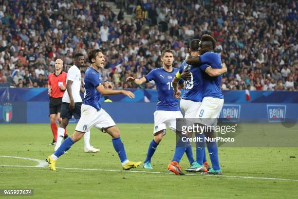 Leonardo Bonucci celebrates after scoring with teammates during the friendly football match between France and Italy at Allianz Riviera stadium on...