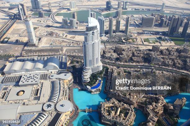 The Address Downtown Dubai est un gratte-ciel supertall s'?levant ? 306 m?tres ? c?t? du centre commercial Dubai Mall, la vieille ville et le lac...