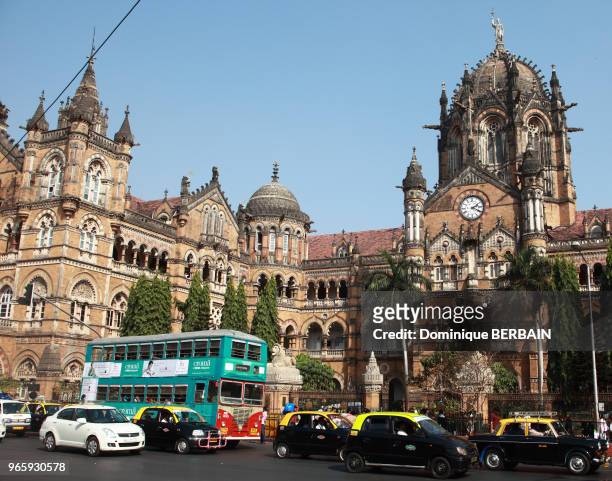 La gare Chhatrapati Shivaji, autrefois appelée gare Victoria, est un exemple d'architecture néogothique victorienne en Inde, mélange des bâtiments...