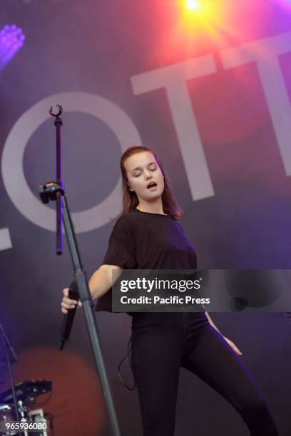 German singer-songwriter Lotte performed live on the RPR1 stage at the first day of the Rheinland-Pfalz-Tag 2018. The Rheinland-Pfalz-Tag is a annual...