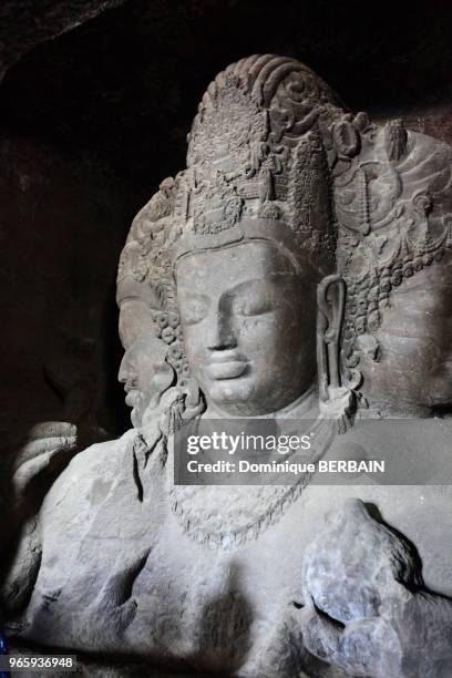 Grottes d'Elephanta. Sur une des îles de la mer d'Oman au large de Bombay, la cité des grottes constitue un ensemble rupestre typique du culte de...