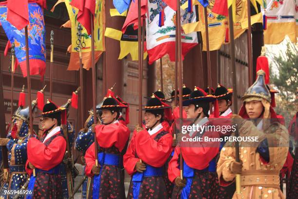 Asie, Coree du Sud, Seoul, palais Deoksugung, releve de la garde.
