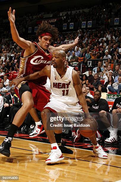 Rafer Alston of the Miami Heat makes a move against Anderson Varejao of the Cleveland Cavaliers during the game at American Airlines Arena on January...