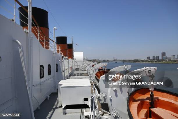 Long Beach, the cruise ship Queen Mary now a museum and hotel // Etats-Unis, Californie, Ville de Los Angeles, Long Beach, le bateau de croisiere...