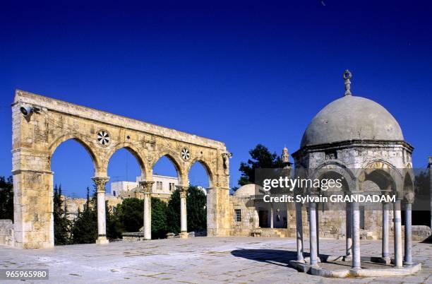 Esplanade of the Mount Moriah with the Dome of Omar and the Al Aqsa mosque. Esplanade du Mont Moriah avec le Dôme d'Omar et la mosquée Al Aqsa.