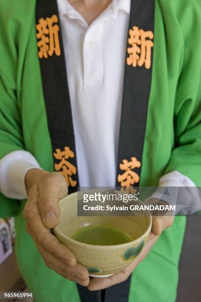 Cérémonie du thé. Uji près de Kyoto est réputé pour sa culture du thé vert. Boutique de thé Cérémonie du thé. Uji près de Kyoto est réputé pour sa...