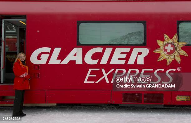 Suisse, canton des Grisons, le glacier express, train de montagne a cremaillere qui va de Saint Moritz a Zermatt.
