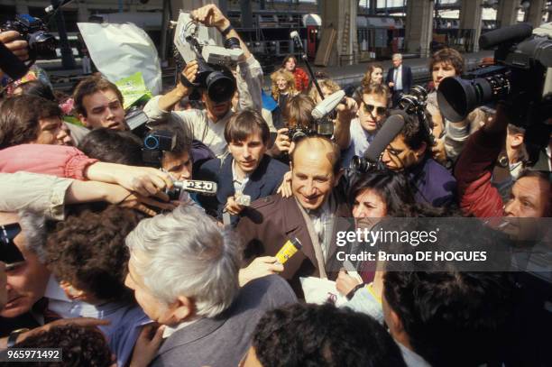 Retour des époux Der Sarkissian, Jean et Lucie, retenus pendant quarante ans en Arménie soviétique le 20 avril 1987 en France.