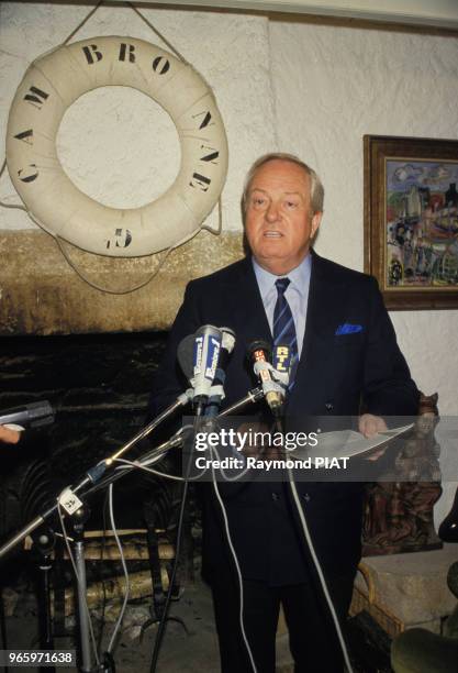 Jean-Marie Le Pen déclare sa candidature à la présidence de la République le 26 avril 1987 à La Trinité-sur-Mer, France.