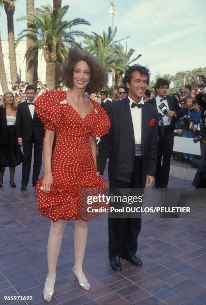 Marisa Berenson et Bernard Montiel au Festival de Cannes le 16 mai 1987 à Cannes, France.