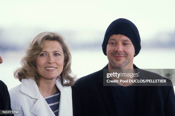 Faye Dunaway et Mickey Rourke au Festival de Cannes le 18 mai 1987 à Cannes, France.