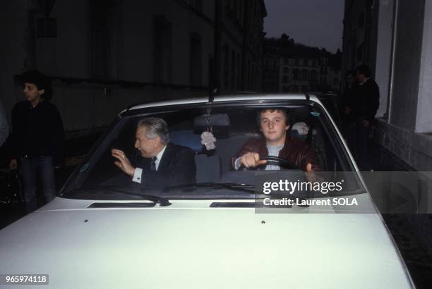 Jean-Marie Villemin avec son avocat Henri-Rene Garaud au moment d'une audience relative a l'enquete sur l'assassinat du petit Gregory Villemin le 26...