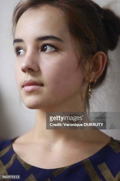 Portrait de jeune fille de Tachkent, Ouzbekistan.