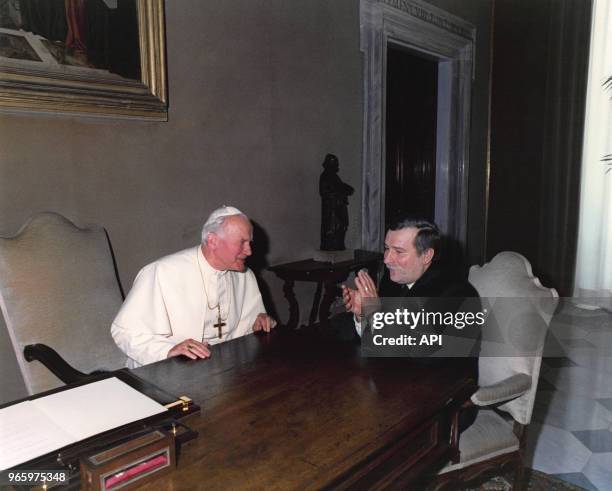 Lech Walesa reçu par le pape Jean-Paul II le 20 avril 1989 à Rome, ltalie.