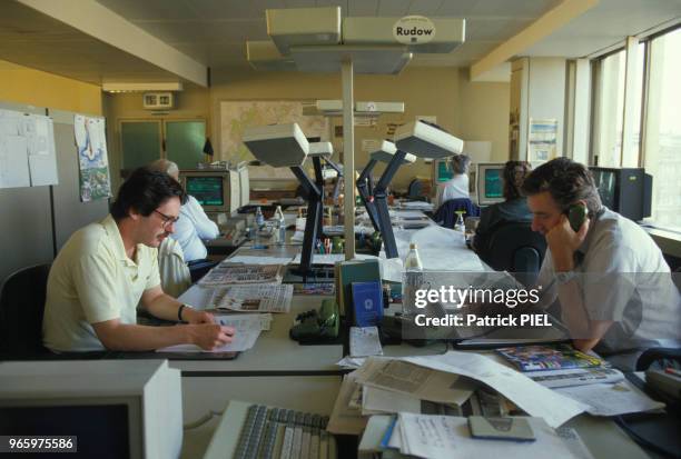 Journalistes au siège du groupe de presse allemand d'Axel Springer le 13 juin 1988 à Berlin, Allemagne.