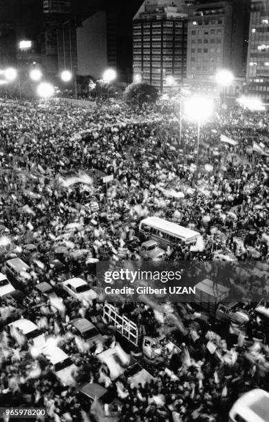 Ambiance dans les rues après la victoire de l'Argentine sur le Pérou au Mondial de Foot en 1978, Argentine.