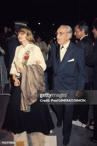 Charles Vanel et son épouse Arlette au Festival de Cannes le 23 mai 1976 en France.