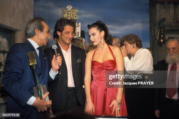 Vincent Lindon et Mathilda May lors de la remise du prix Jean Gabin le 21 février 1989 à Paris, France.