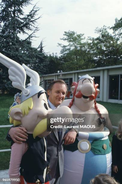 Les héros de bande dessinée Astérix et Obélix fêtent leur 25 ans avec leur créateur le dessinateur Albert Uderzo au Jardin des Plantes le 24 octobre...