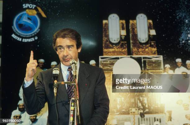 Jean-Luc Lagardère lors de la soirée donnée en l'honneur du satellite SPOT-1 lancé avec succès par la fusée Ariane 1 le 24 mars 1986 à Paris, France.