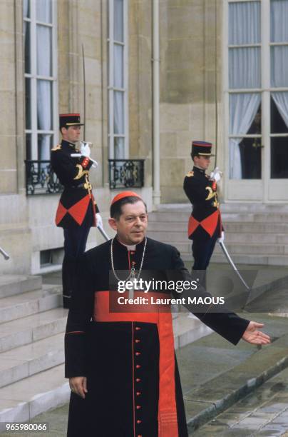 Le cardinal polonais Monseigneur Jozef Glemp, archevêque de Varsovie, reçu l'Elysée par le président François Mitterrand le 14 avril 1986 à Paris,...