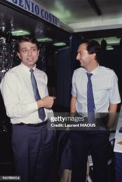 Alain Madelin et Michel-Edouard Leclerc pendant la croisière 'Cap sur le Libéralisme' le 18 novembre 1985 en France.