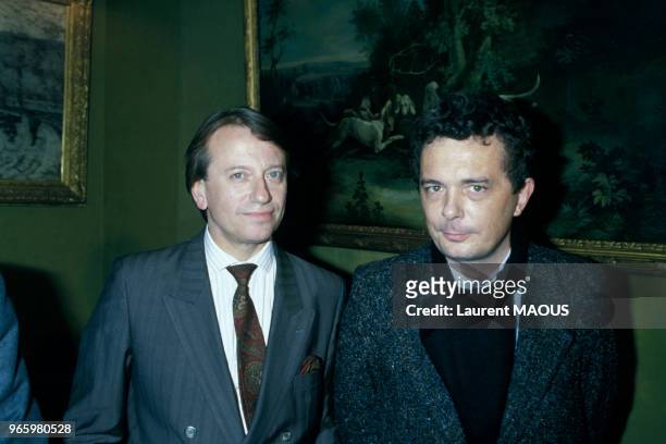 Hector Bianciotti, lauréat prix Fémina, et Michel Braudeau, lauréat prix Médicis, le 25 novembre 1985 à Paris, France.