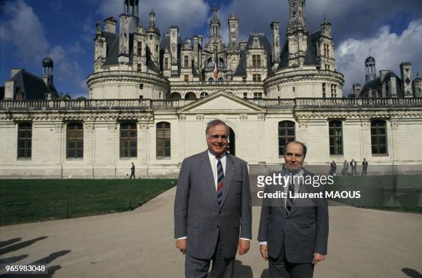 Rencontre entre le chancelier allemand Helmut Kohl et le président français François Mitterrand au château de Chambord le 28 mars 1987 à Chambord,...