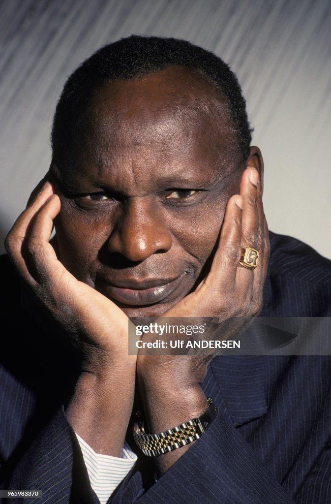 Portrait D Ahmadou Kourouma Le 13 D cembre 1989 En France News Photo portrait-d-ahmadou-kourouma-le-13-d-cembre-1989-en-france-news-photo