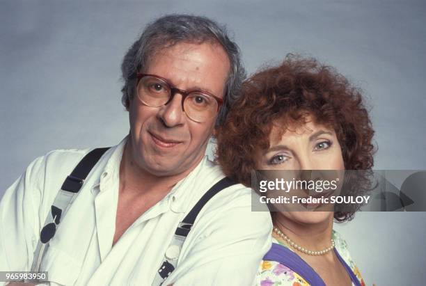 Patrick Topaloff et Charlotte Julian lors de la sortie de leur chanson en duo 'Va t'faire cuire un oeuf' le 18 avril 1990 en France.