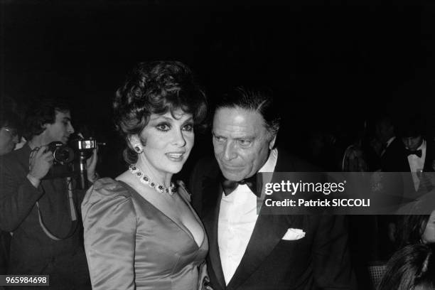 Gina Lollobrigida et Raf Vallone à la soirée de lancement de la revue 'Best' le 30 juin 1981 à Paris, France.