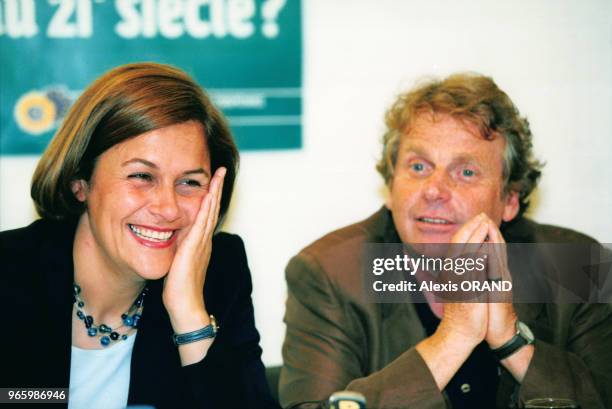 Dominique Voynet et Daniel Cohn-Bendit en campagne pour les élections européennes le 21 mai 1999 à Besançon, France.