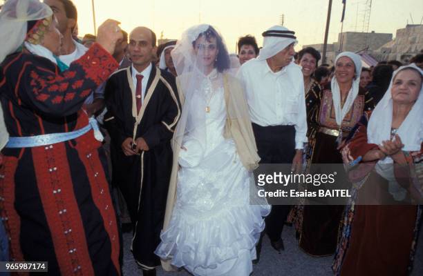 Mariage lors de la fête de la proclamation d'indépendance de la Palestine, le 15 novembre 1990, en Israël.