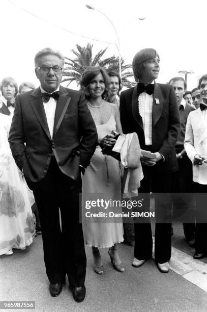 Le réalisateur Martin Ritt avec Sally Field et Beau Bridges pour la première du film 'Norma Rae' de Martin Ritt le 17 mai 1979 à Cannes, France.