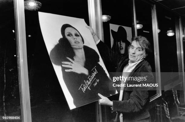 Vente aux enchères, par le commissaire-priseur Pierre Cornette de Saint-Cyr, des photos de Brigitte Bardot prises par le photographe Ghislain Dussart...