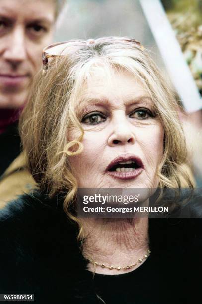 Brigitte Bardot à la manifestation anti-fourrure le 20 décembre 1997 à Paris, France.
