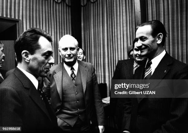 Michel Rocard invité de l'émission de télévision 'Les Dossiers de l'écran' avec à ses côtes André Giraud et Robert Galley le 21 novembre 1973 à...