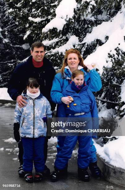Prince Andrew, Sarah Ferguson, duchesse d?York et leurs filles Eugenie d'York et Beatrice d'York en vacances à Verbier le 20 février 1999 à Verbier,...