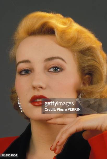 Close up Pauline Lafont, actrice, le 16 février 1985 à Paris, France.