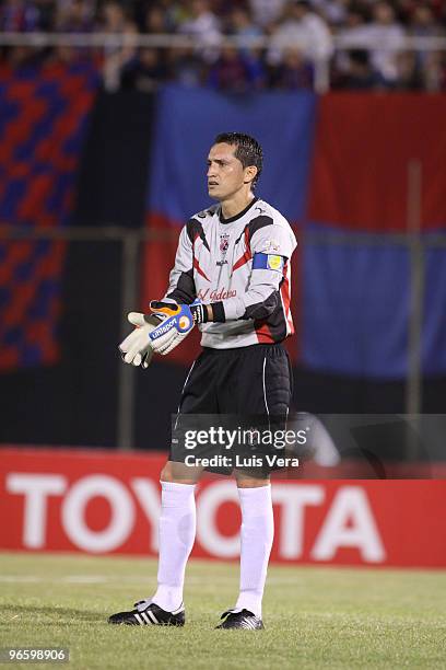 Goalkeeper Aldo Bobadilla Colombia's Deportivo Independiente de Medellin during a match against Paraguay's Cerro Porteno during their match as part...