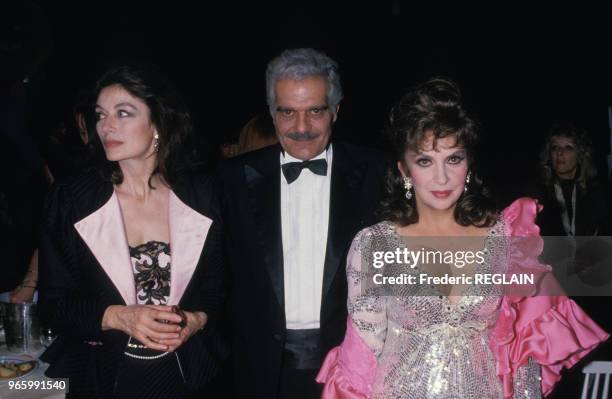 Portrait de l'actrice Anouk Aimée, Omar Sharif et Gina Lollobrigida lors d'un hommage à Dalida sur TF1 le 31 mars 1988 en France.