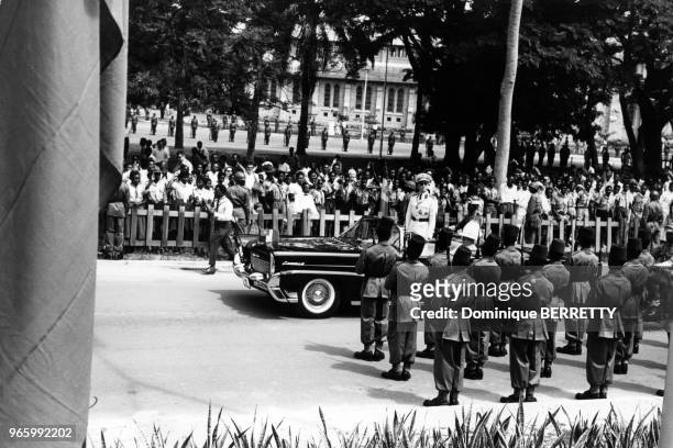 Le roi Baudouin de Belgique arrivant à Léopoldville pour assister à la transmission des pouvoirs lors de l'indépendance du Congo Belge, le 30 juin...
