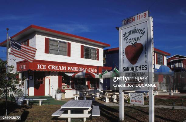 Terrasse d'un restaurant à Fort Myers, le 18 décembre 1989, en Floride, Etats-Unis.